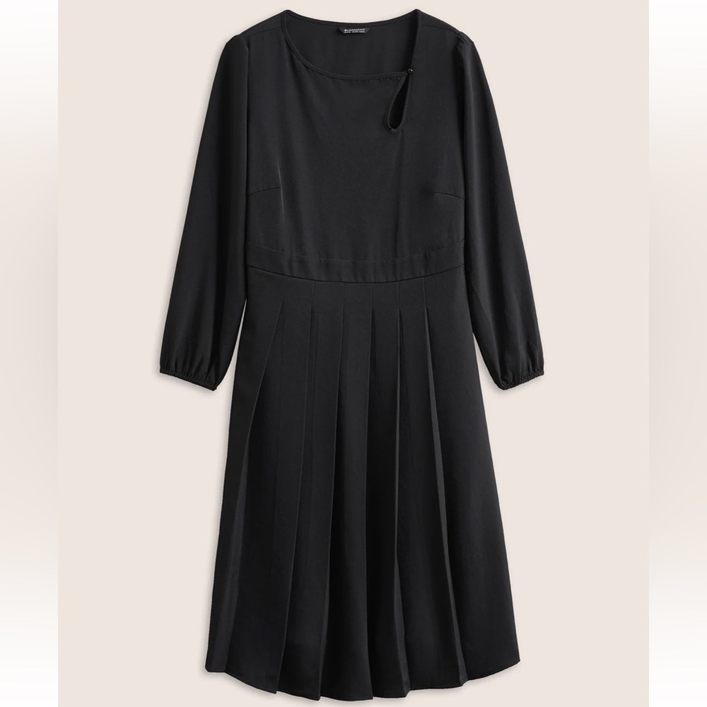 Elegant Black Pleated Midi Dress with Keyhole Detail - Picture 5 of 7